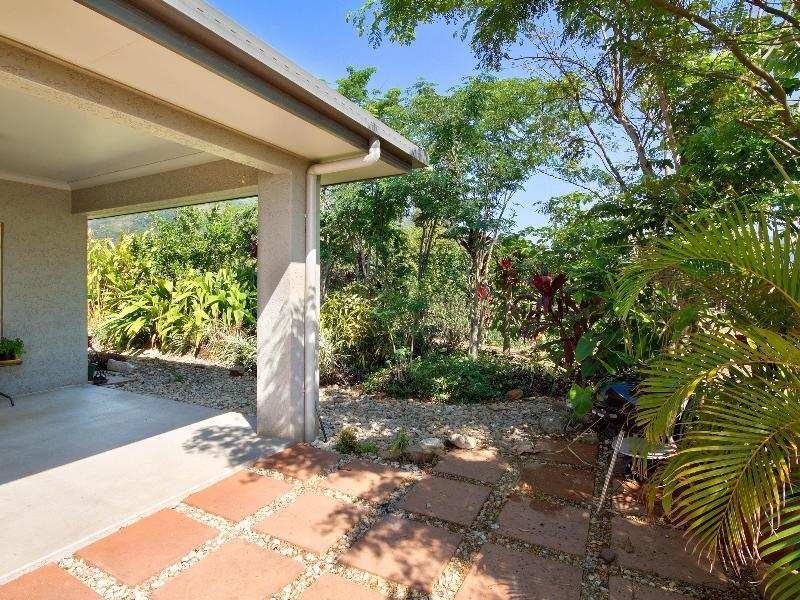 14 Tyrconnell Crescent, Redlynch QLD 4870