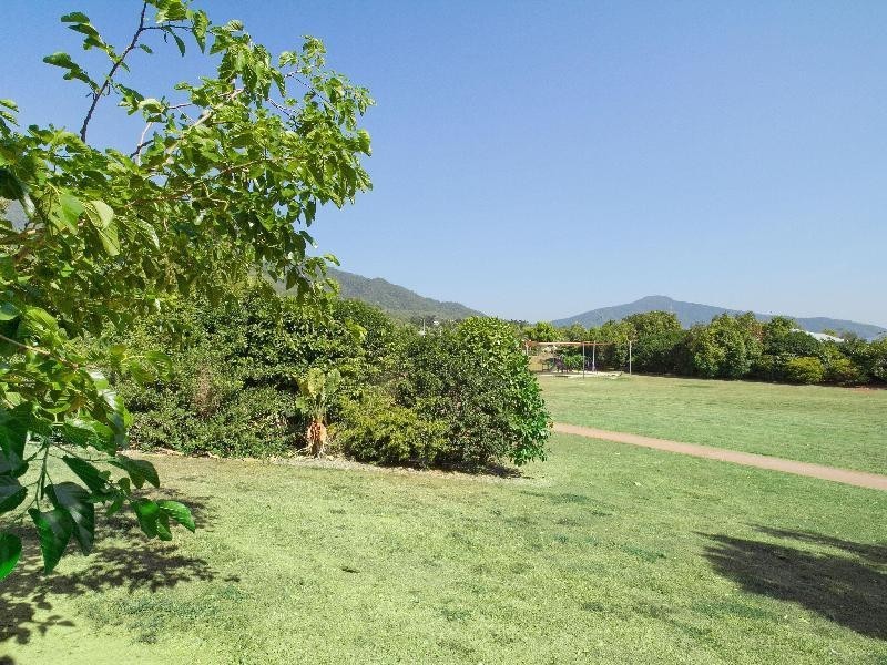 14 Tyrconnell Crescent, Redlynch QLD 4870