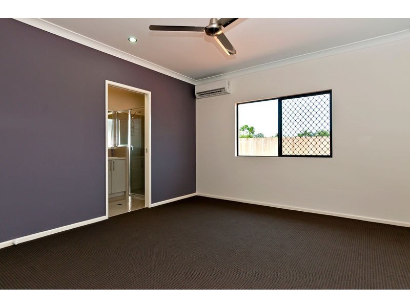 4 Frank Street, Redlynch QLD 4870