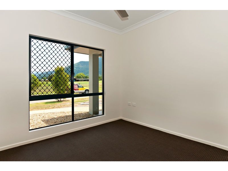 4 Frank Street, Redlynch QLD 4870