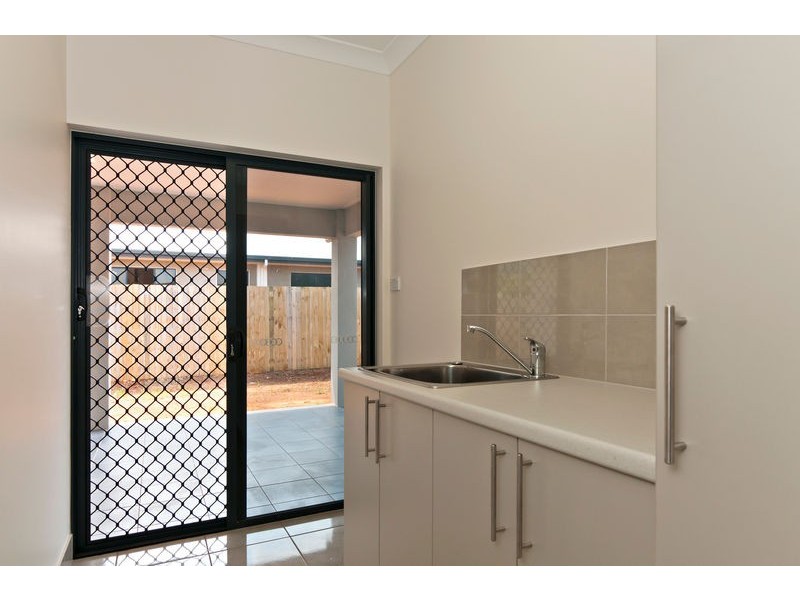 4 Frank Street, Redlynch QLD 4870