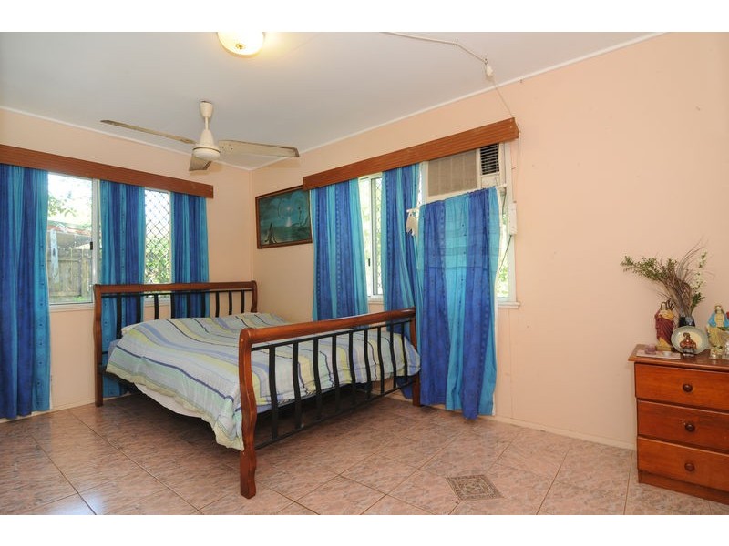 6 Bouganvillea Street, Holloways Beach QLD 4878