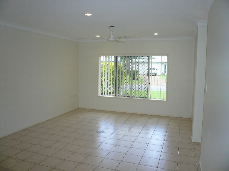 3 Colonial Close, Redlynch QLD 4870
