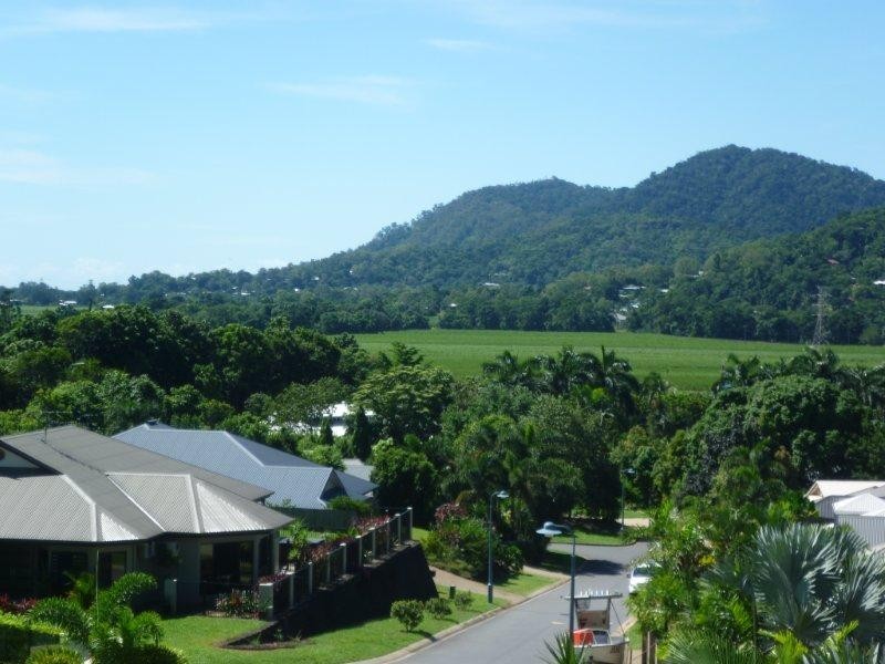 13 Ellestree Close, Redlynch QLD 4870