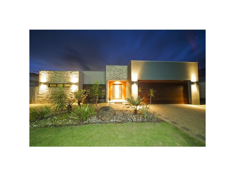 18 Davidson Close, Redlynch QLD 4870