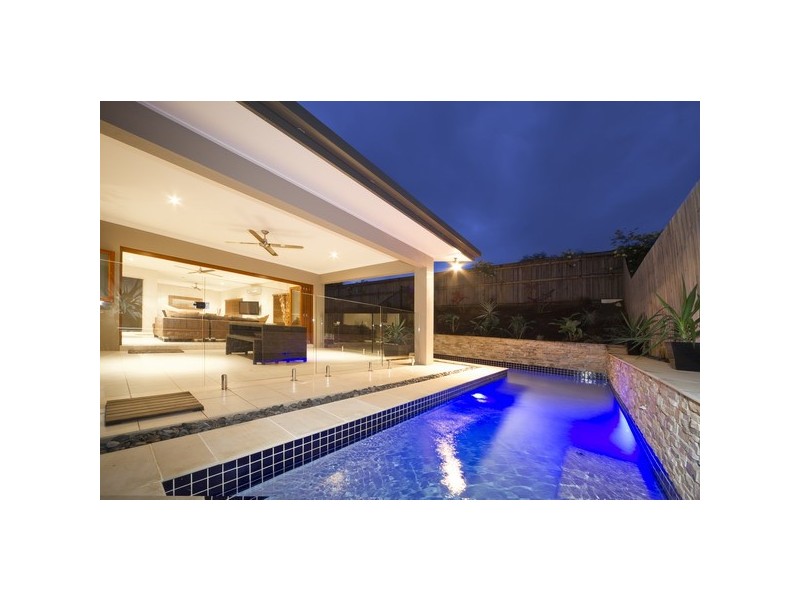 18 Davidson Close, Redlynch QLD 4870