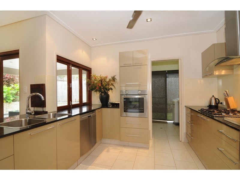 18 Davidson Close, Redlynch QLD 4870