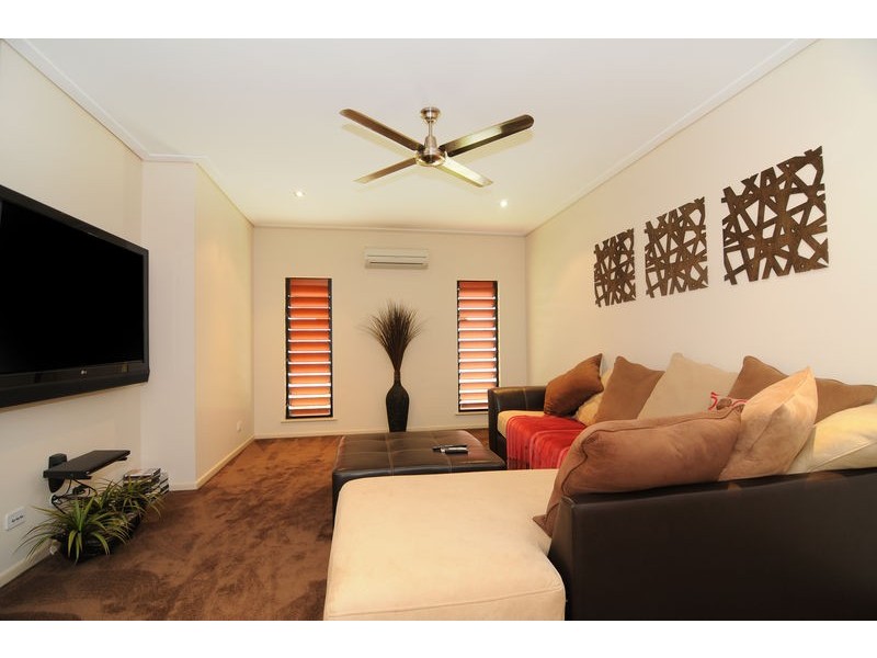 18 Davidson Close, Redlynch QLD 4870