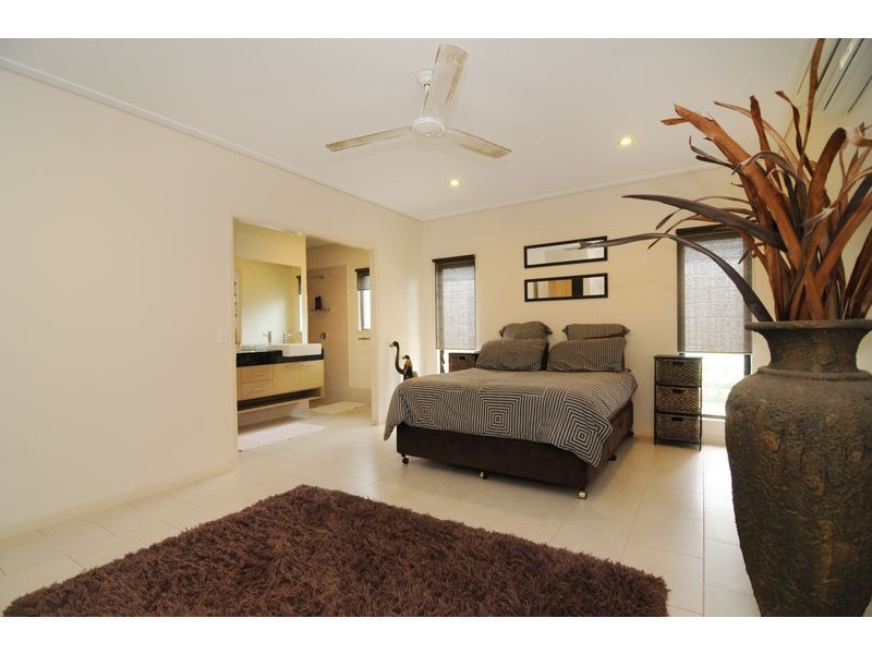 18 Davidson Close, Redlynch QLD 4870