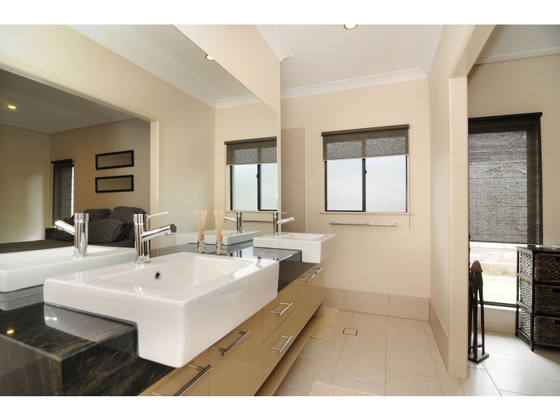 18 Davidson Close, Redlynch QLD 4870