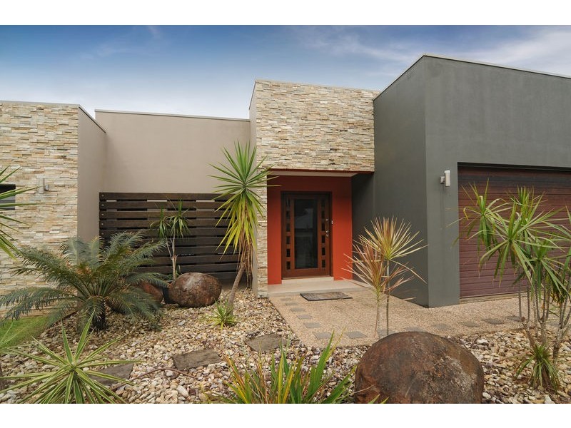 18 Davidson Close, Redlynch QLD 4870