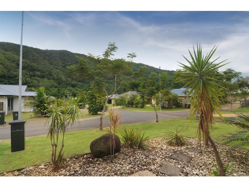 18 Davidson Close, Redlynch QLD 4870