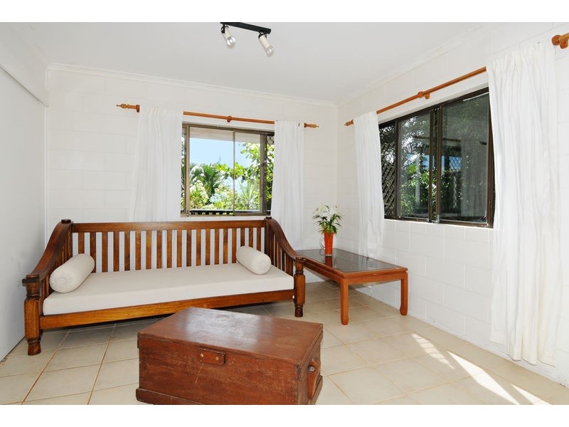 6 Saidor Close, Trinity Beach QLD 4879