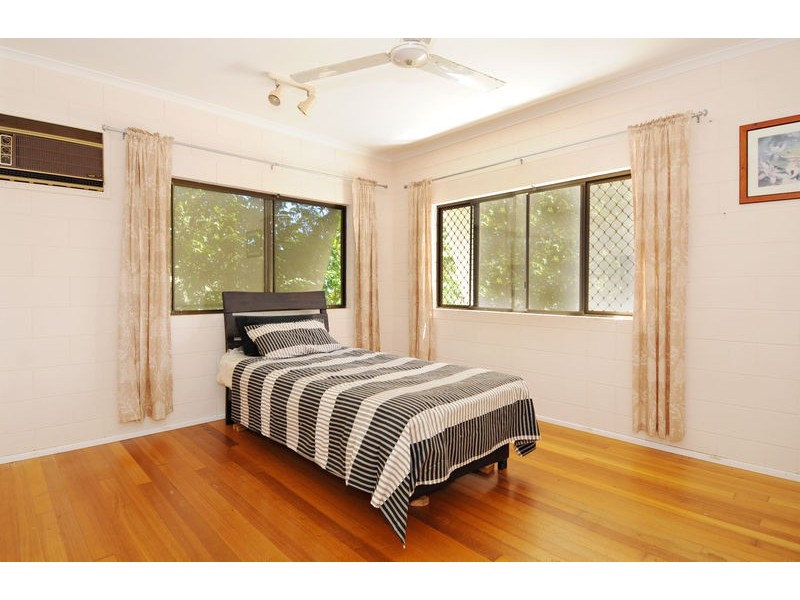 6 Saidor Close, Trinity Beach QLD 4879