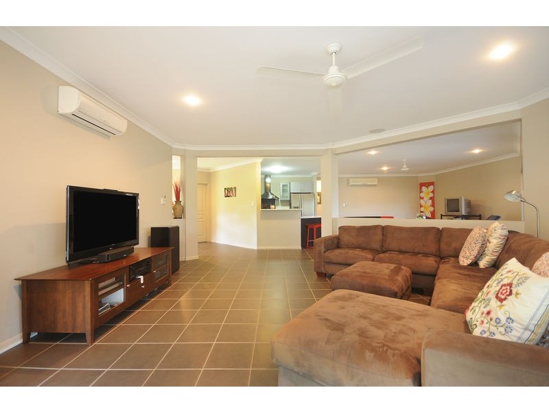 33 Regent Avenue, Redlynch QLD 4870