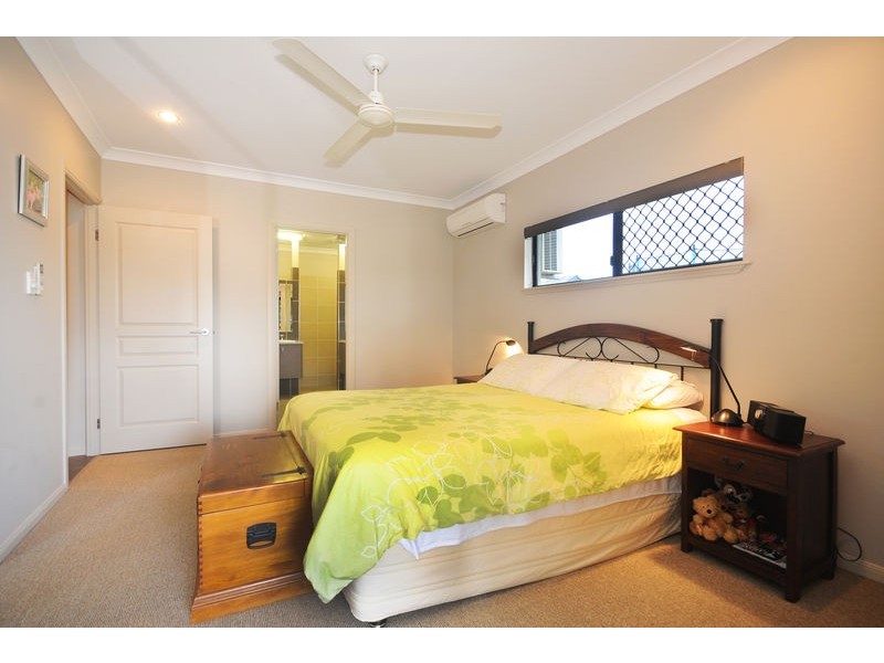 33 Regent Avenue, Redlynch QLD 4870