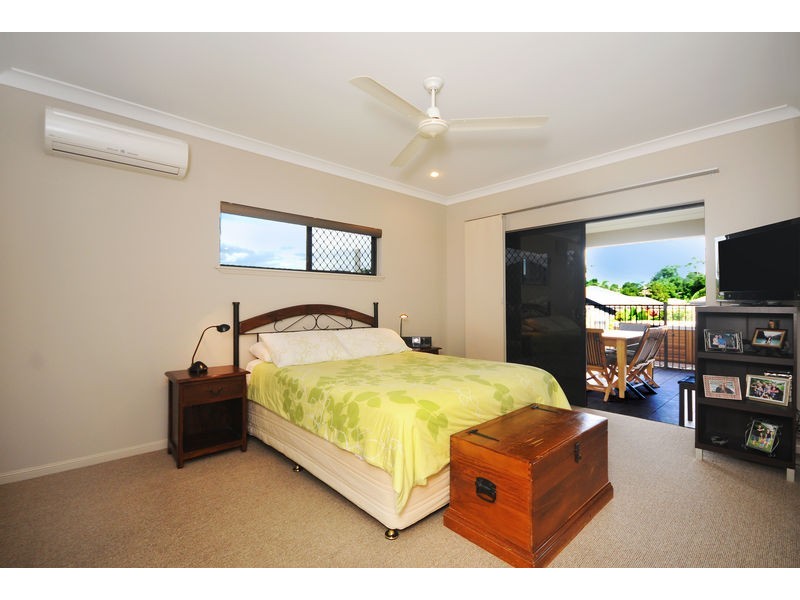 33 Regent Avenue, Redlynch QLD 4870