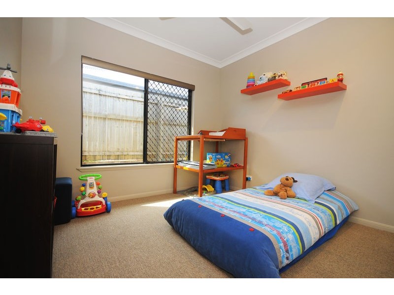 33 Regent Avenue, Redlynch QLD 4870