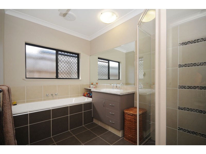 33 Regent Avenue, Redlynch QLD 4870