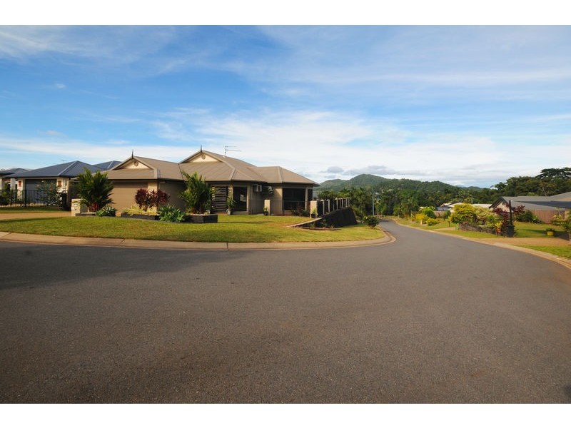 33 Regent Avenue, Redlynch QLD 4870