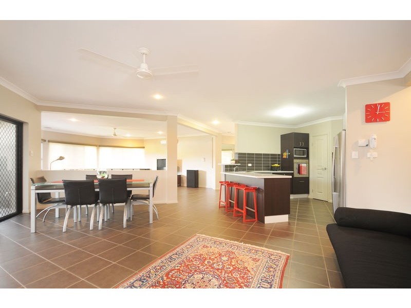 33 Regent Avenue, Redlynch QLD 4870