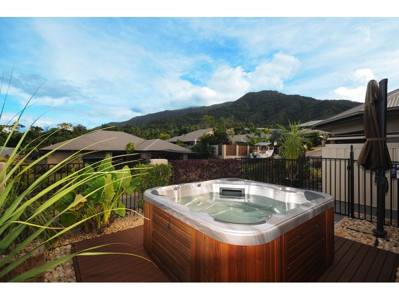 33 Regent Avenue, Redlynch QLD 4870