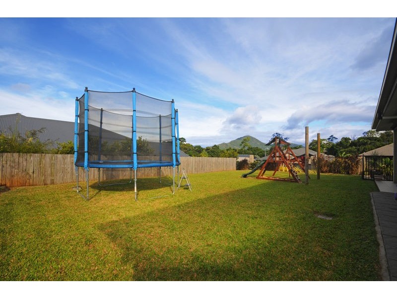 33 Regent Avenue, Redlynch QLD 4870