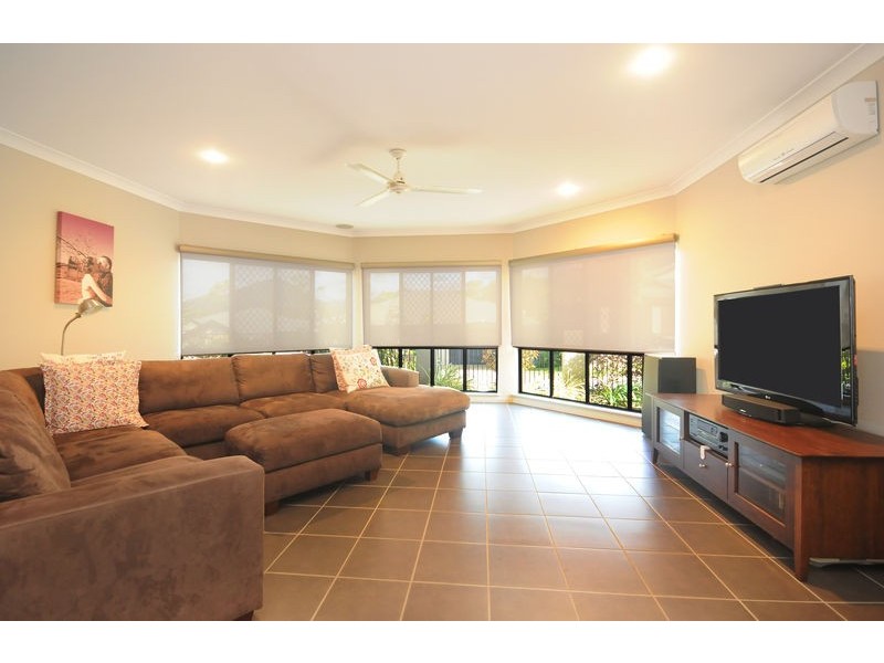 33 Regent Avenue, Redlynch QLD 4870