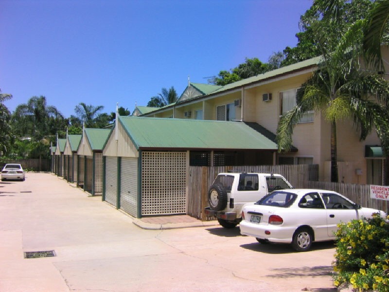 3/3 Tenni Street, Redlynch QLD 4870