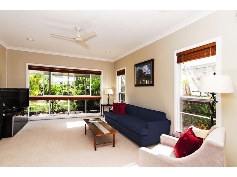 13 Elkhorn Close, Redlynch QLD 4870