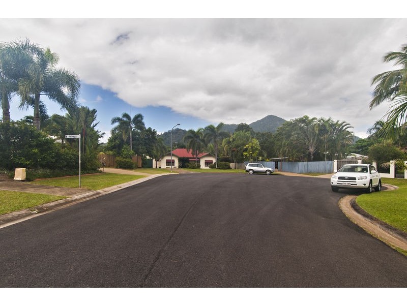 13 Elkhorn Close, Redlynch QLD 4870