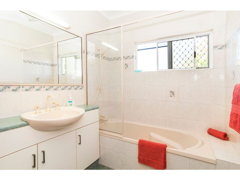 12 Albizia Close, Redlynch QLD 4870