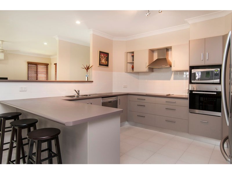 15 Kippin Close, Redlynch QLD 4870
