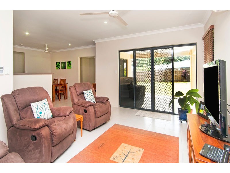15 Kippin Close, Redlynch QLD 4870