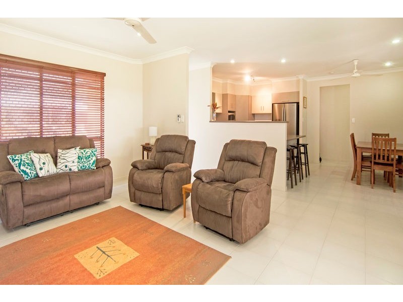 15 Kippin Close, Redlynch QLD 4870