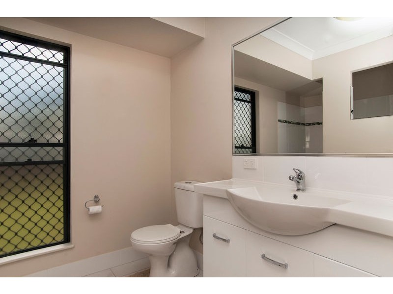 15 Kippin Close, Redlynch QLD 4870