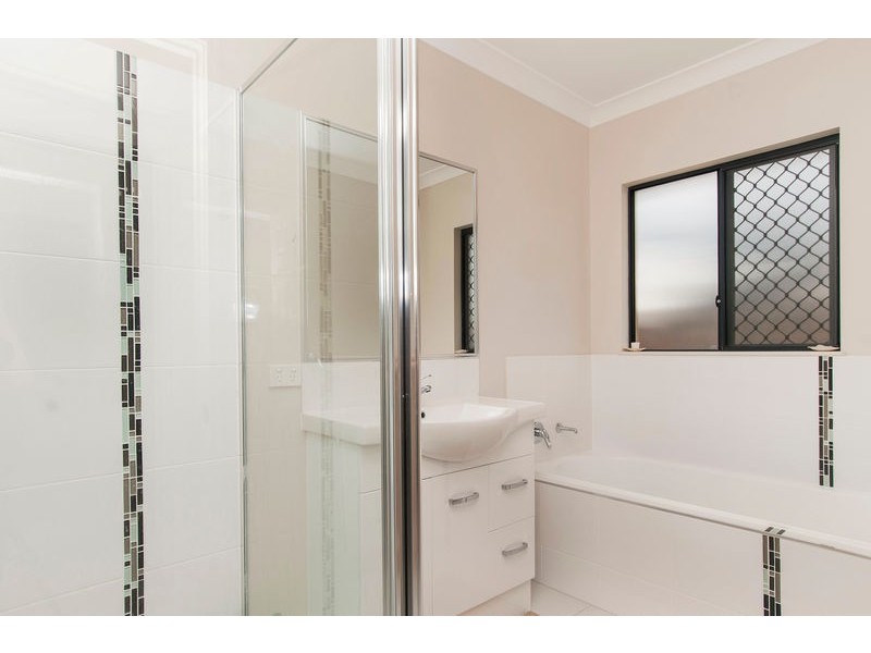 15 Kippin Close, Redlynch QLD 4870