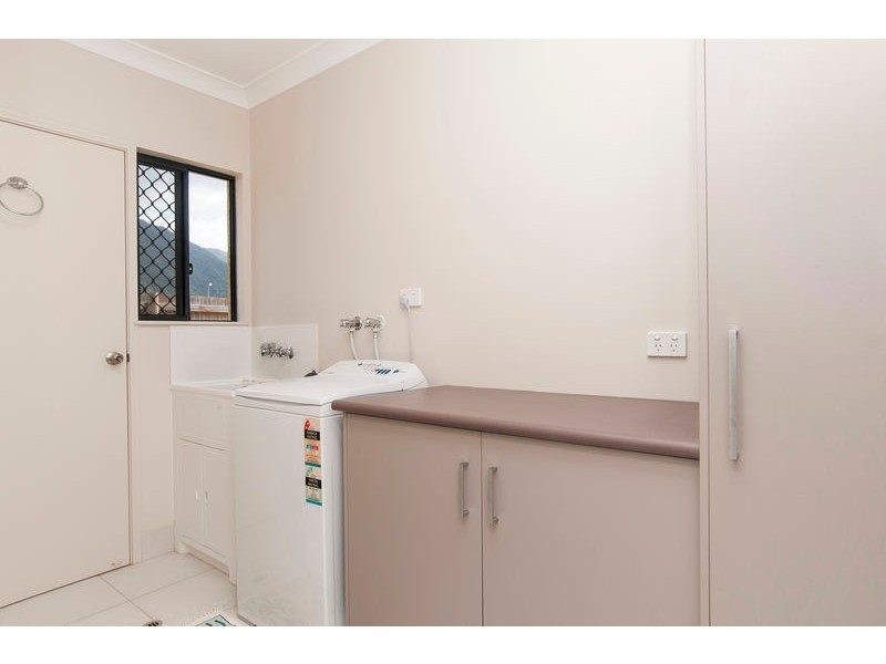 15 Kippin Close, Redlynch QLD 4870