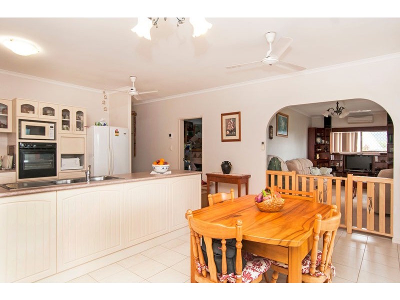 4 Callitris Street, Redlynch QLD 4870