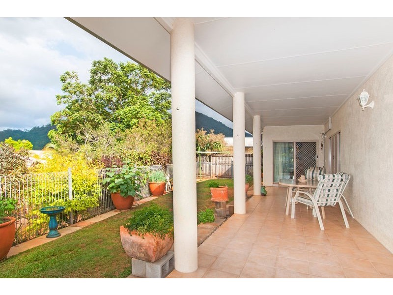 4 Callitris Street, Redlynch QLD 4870