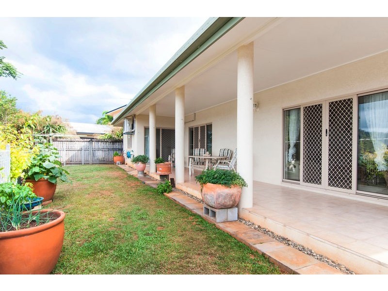 4 Callitris Street, Redlynch QLD 4870