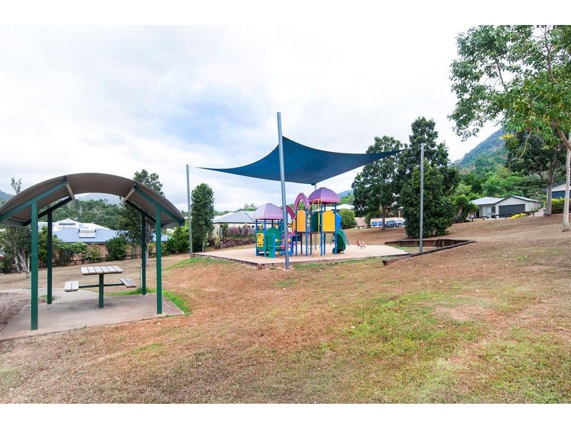 4 Callitris Street, Redlynch QLD 4870