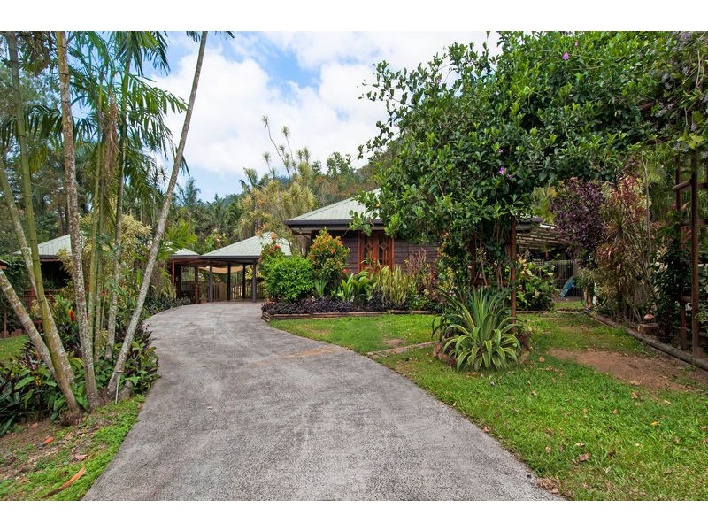 22-24 Pelizzari Close, Redlynch QLD 4870