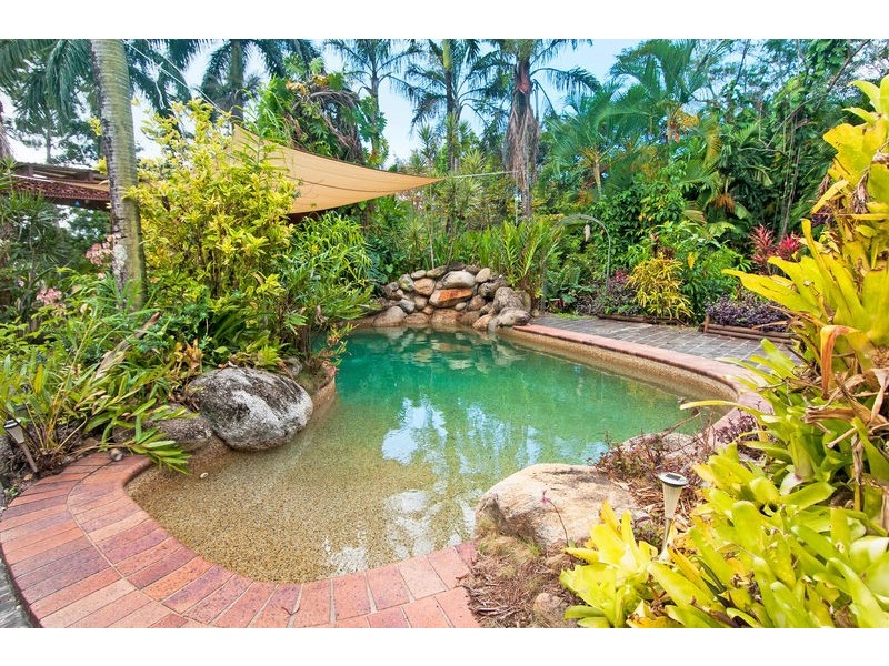 22-24 Pelizzari Close, Redlynch QLD 4870