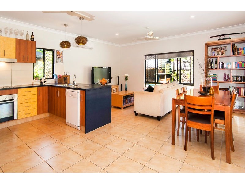 15 John Malcolm Street, Redlynch QLD 4870