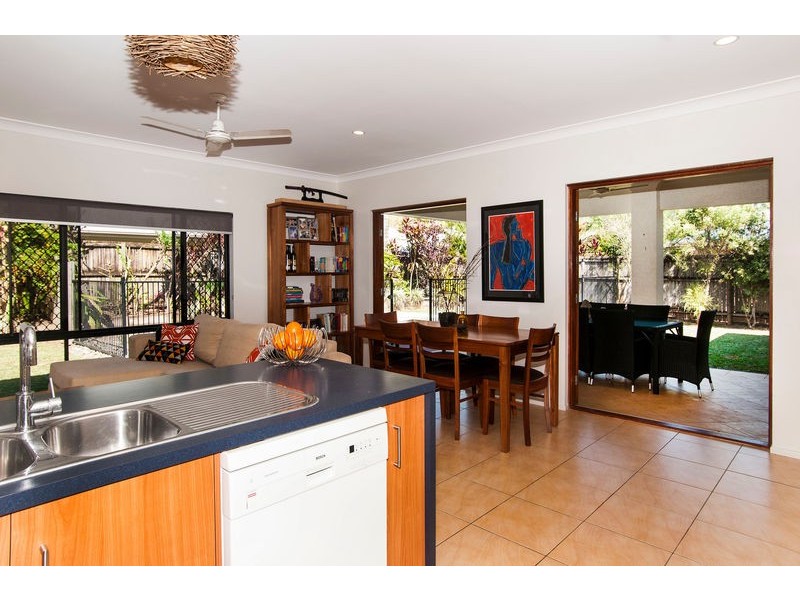 15 John Malcolm Street, Redlynch QLD 4870