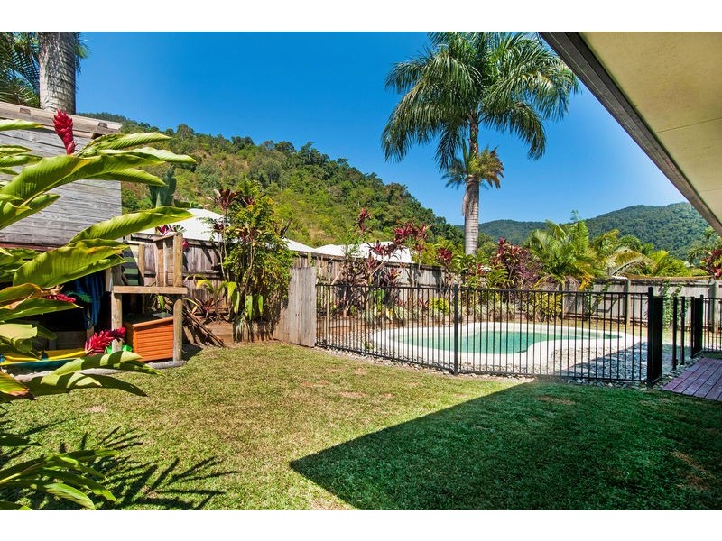 15 John Malcolm Street, Redlynch QLD 4870