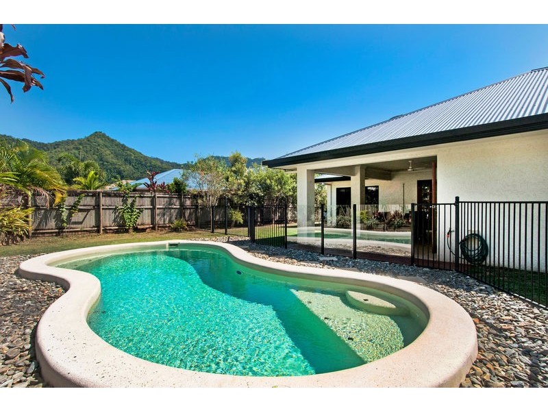 15 John Malcolm Street, Redlynch QLD 4870
