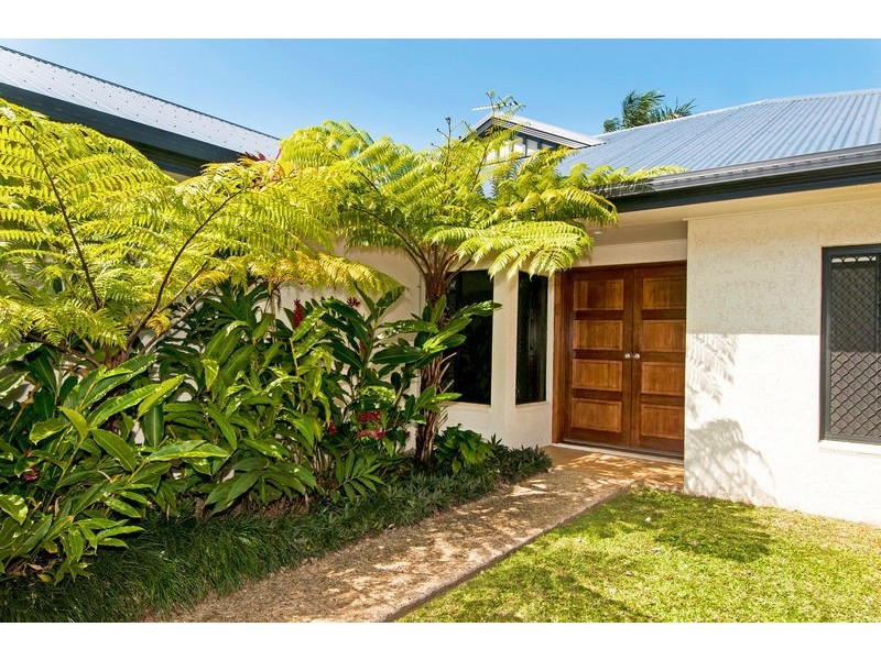 15 John Malcolm Street, Redlynch QLD 4870