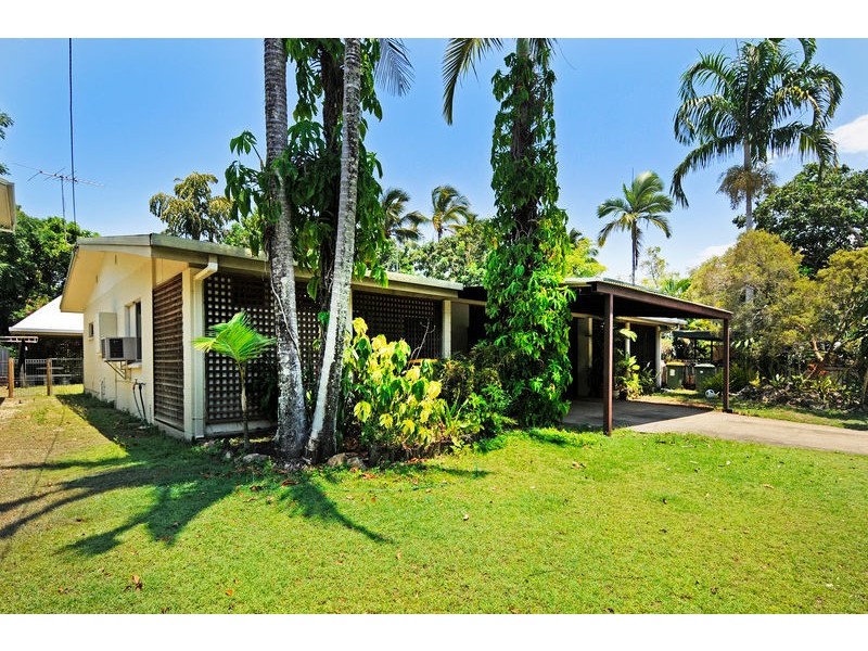 1/106 Wistaria Street, Holloways Beach QLD 4878